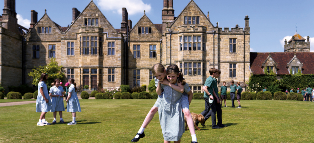 5 Somerhill grounds piggyback 00214